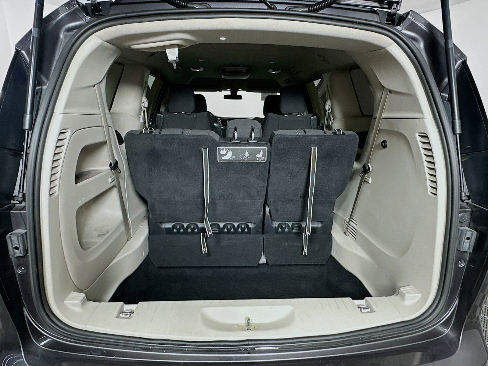 Used 2020 Chrysler Voyager LX image 26