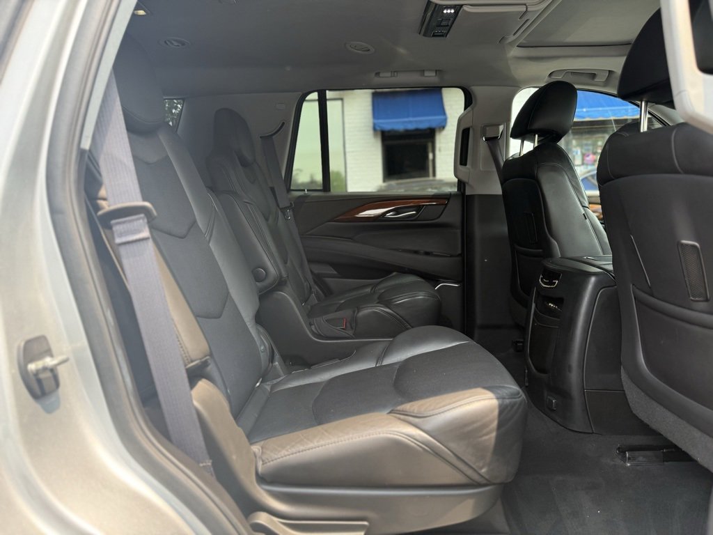 Used 2016 Cadillac Escalade Luxury image 16