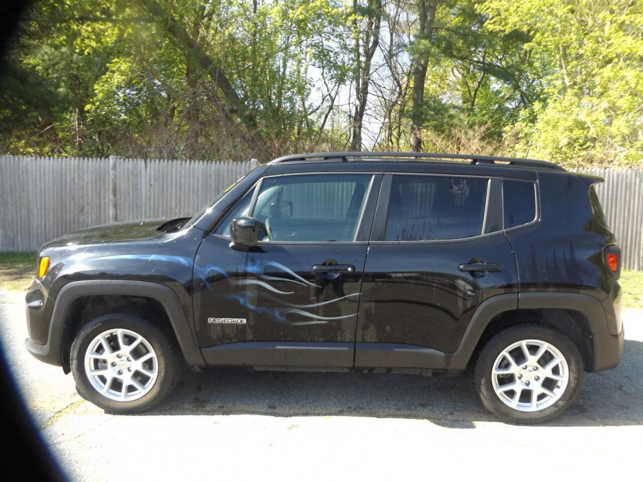 Used 2020 Jeep Renegade Latitude image 2