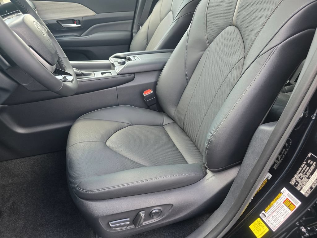 New 2026 Toyota Grand Highlander AWD image 16