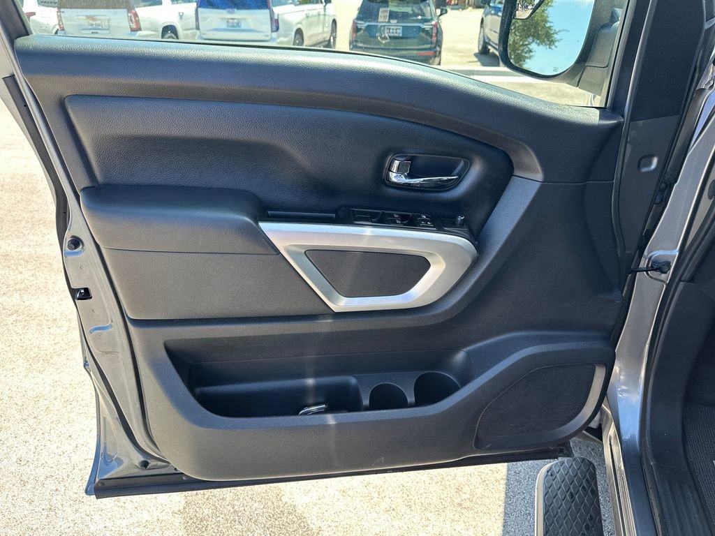 Used 2017 Nissan Titan SV AWD/4WD image 17