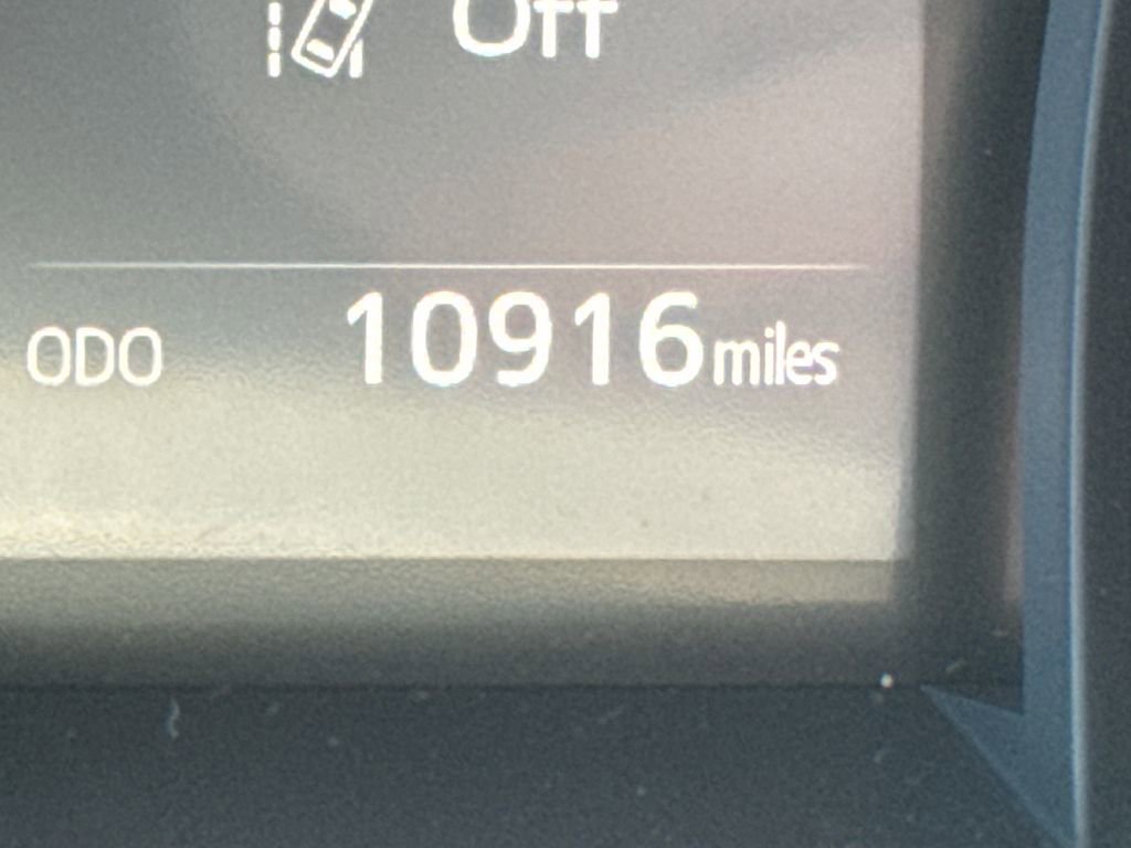 Used 2018 Toyota Camry LE FWD image 16