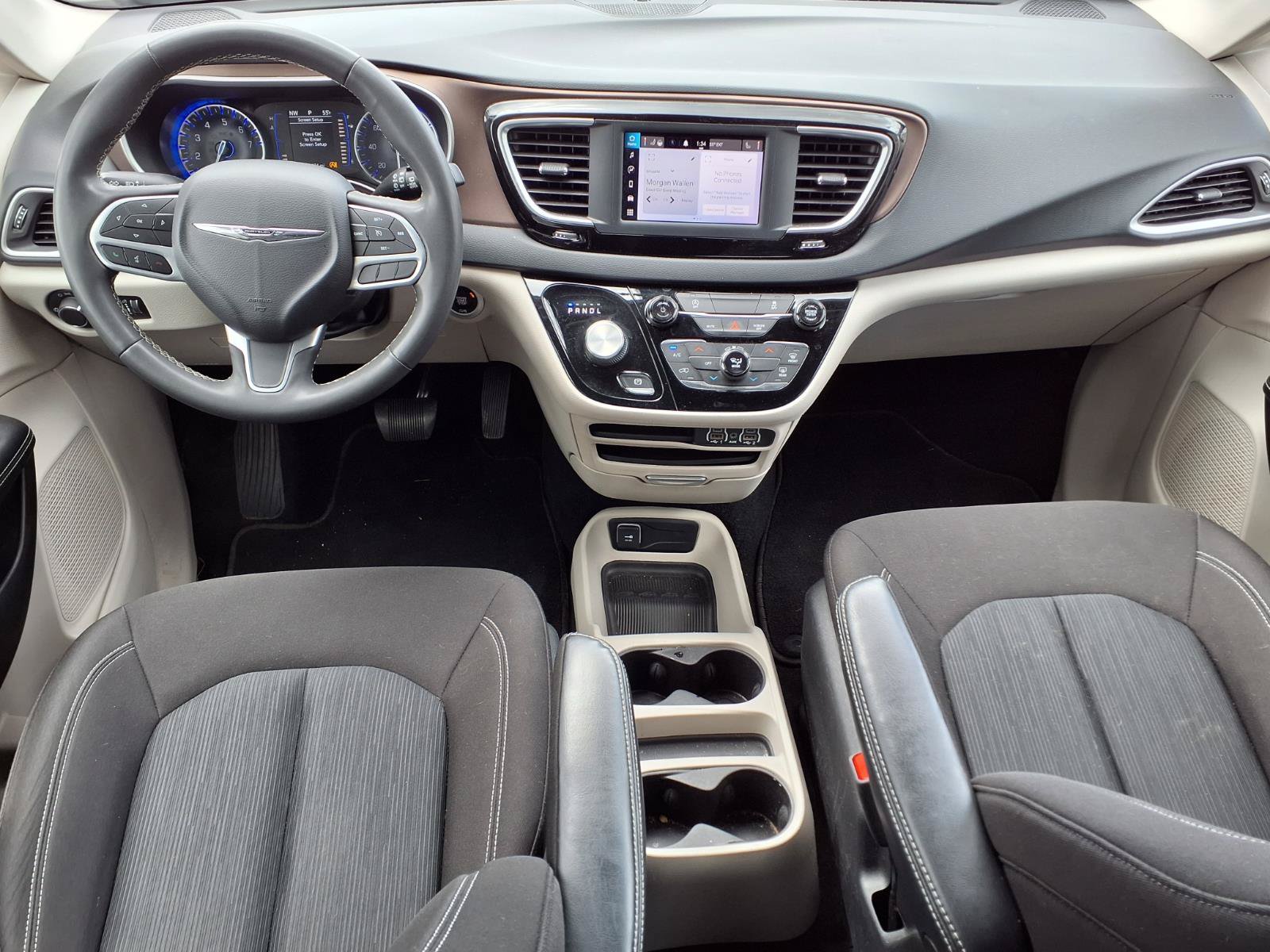 Used 2022 Chrysler Voyager LX FWD image 17