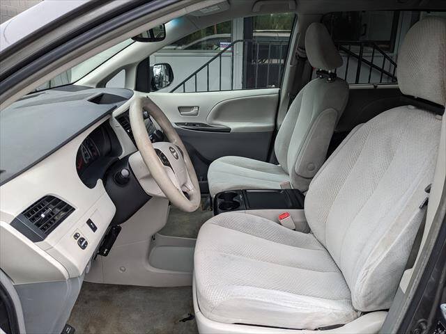Used 2011 Toyota Sienna LE w/ Towing Pkg FWD image 8