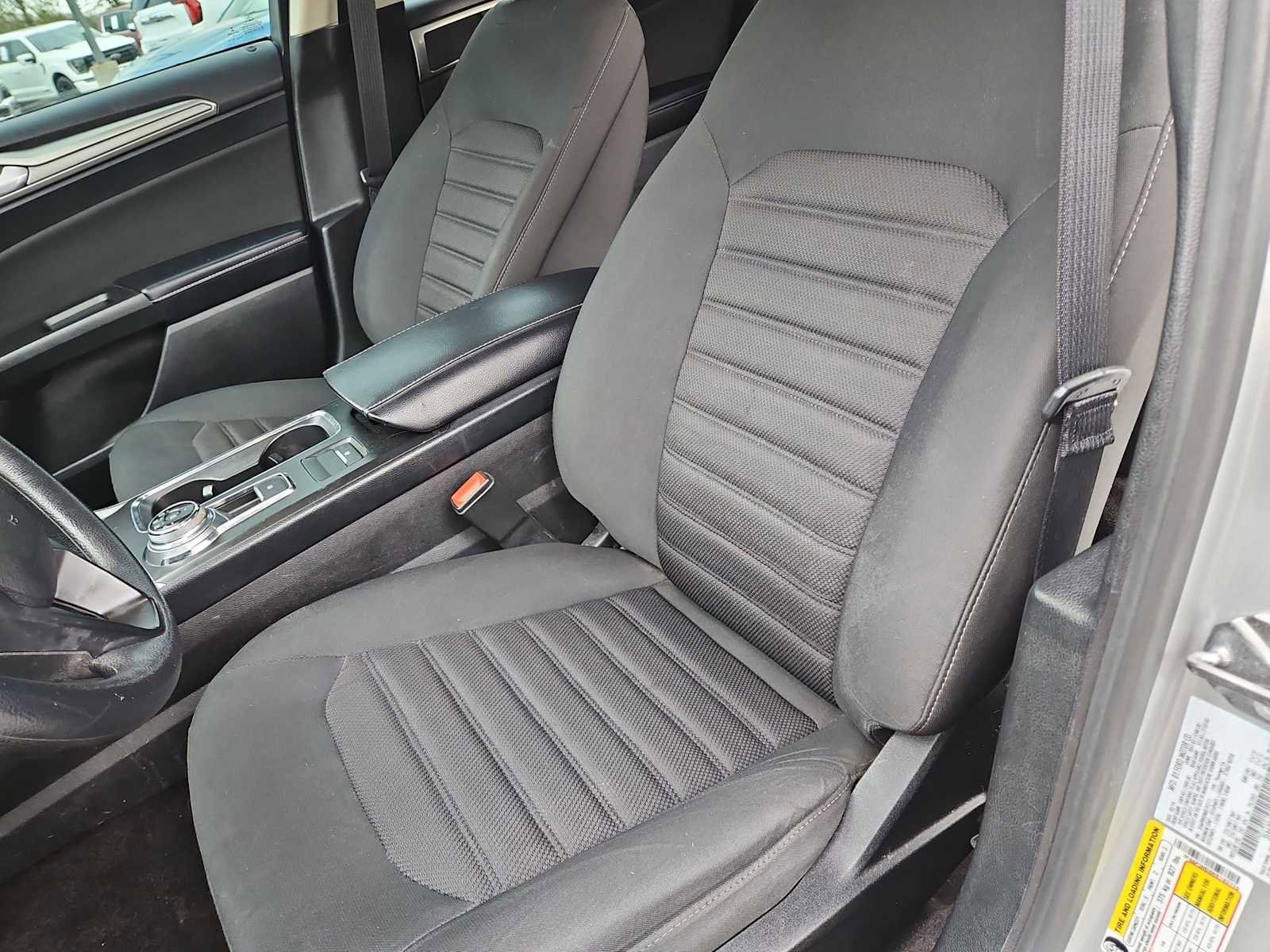 Used 2019 Ford Fusion SE image 16