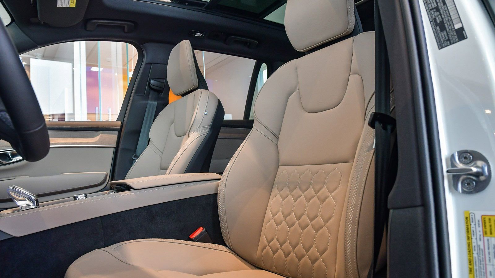 Used 2025 Volvo XC90 B5 Plus w/ Protection Package Premier image 21