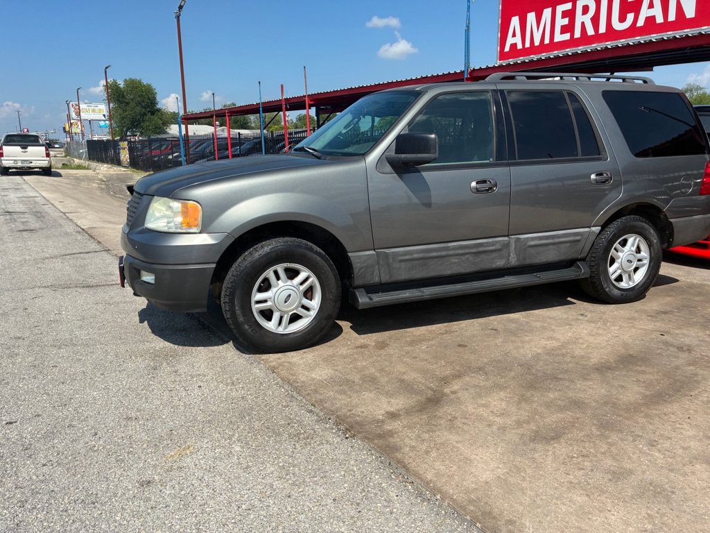 Used 2005 Ford Expedition XLT AWD/4WD image 2