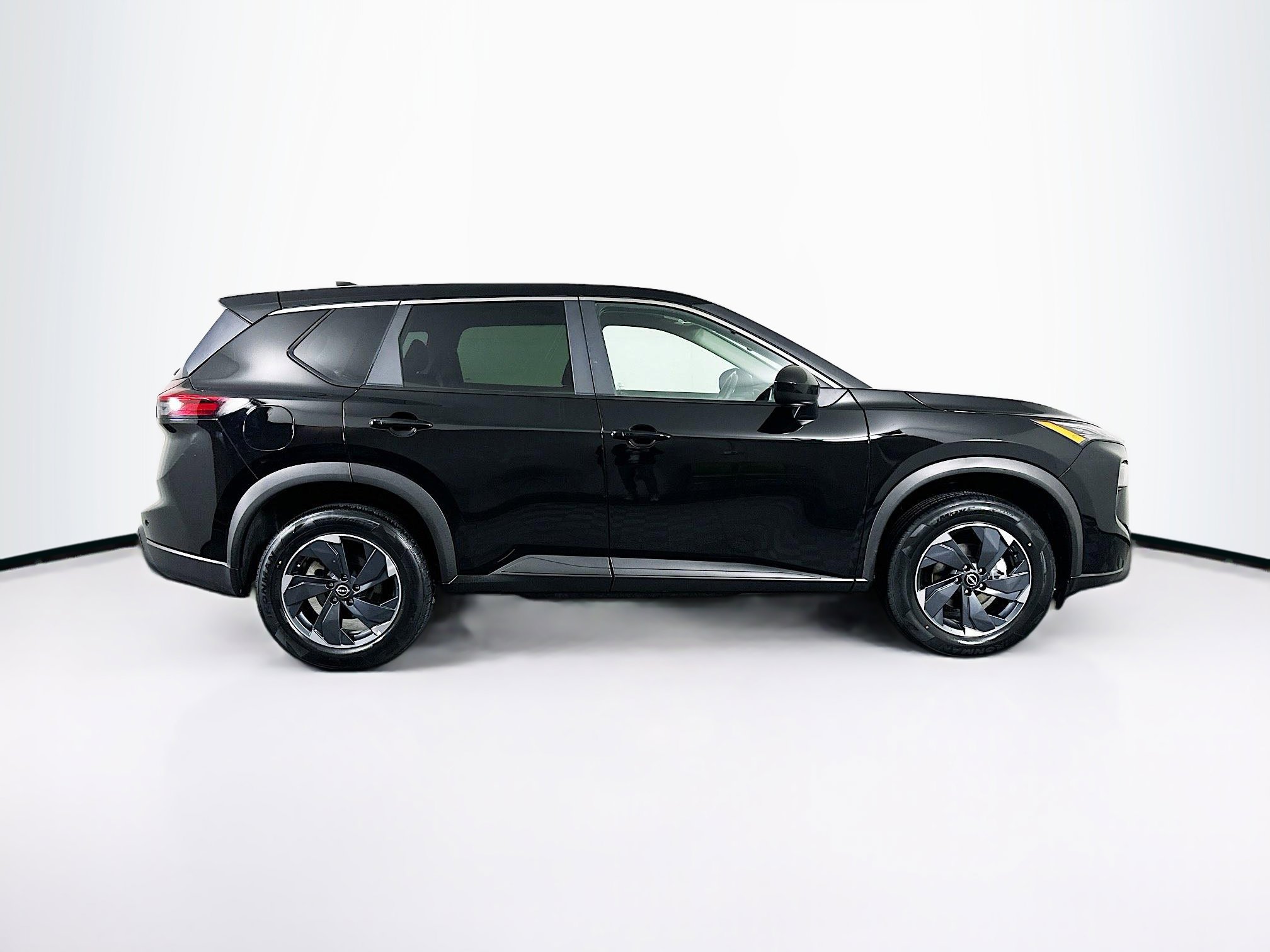 Used 2025 Nissan Rogue SV image 10