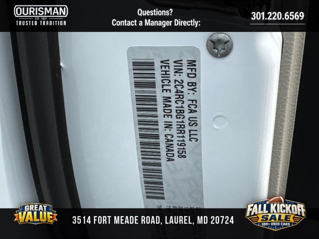 Used 2024 Chrysler Pacifica Touring-L FWD image 30
