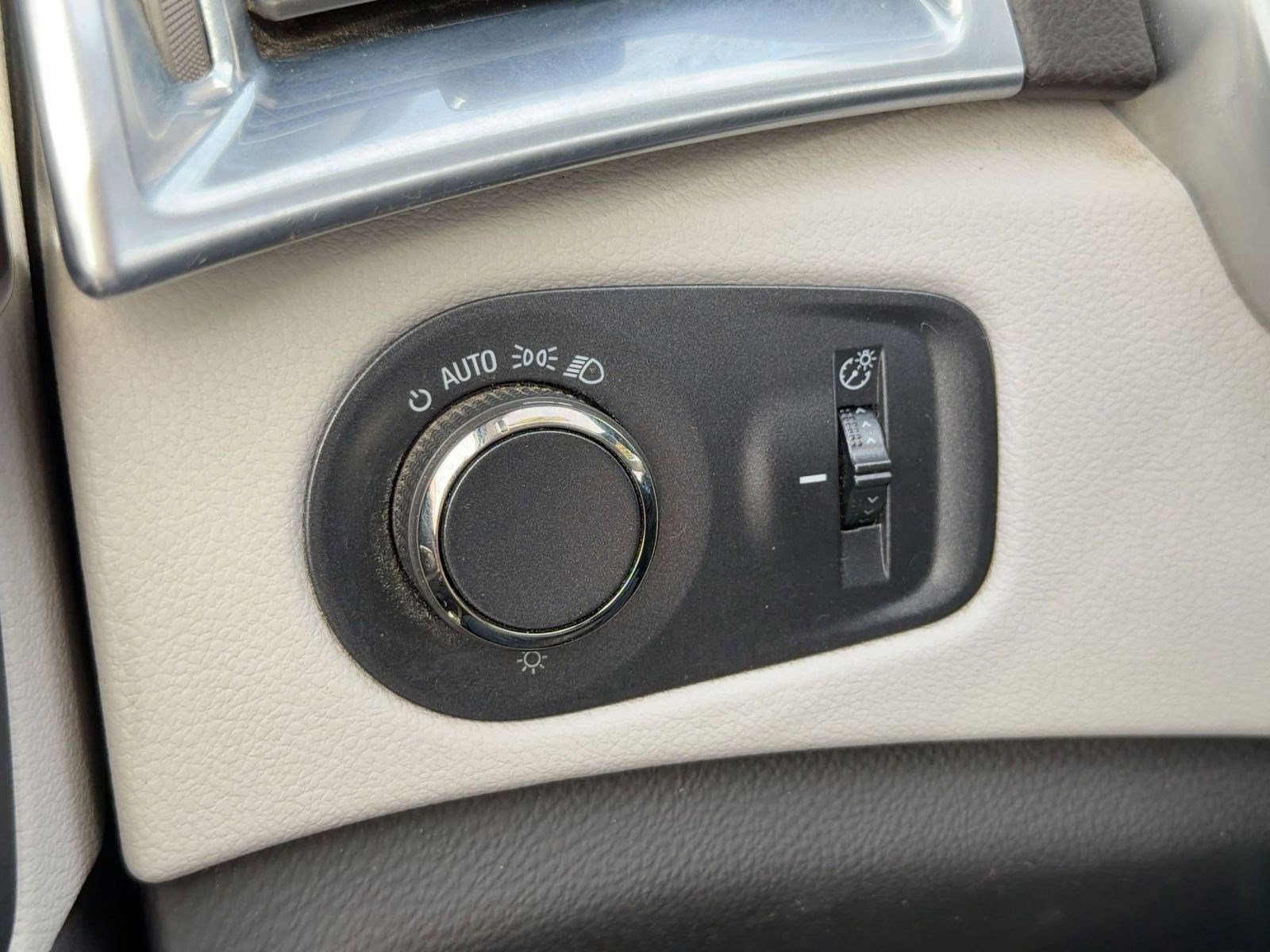 Used 2014 Cadillac SRX Luxury w/ Driver Awareness Package image 18