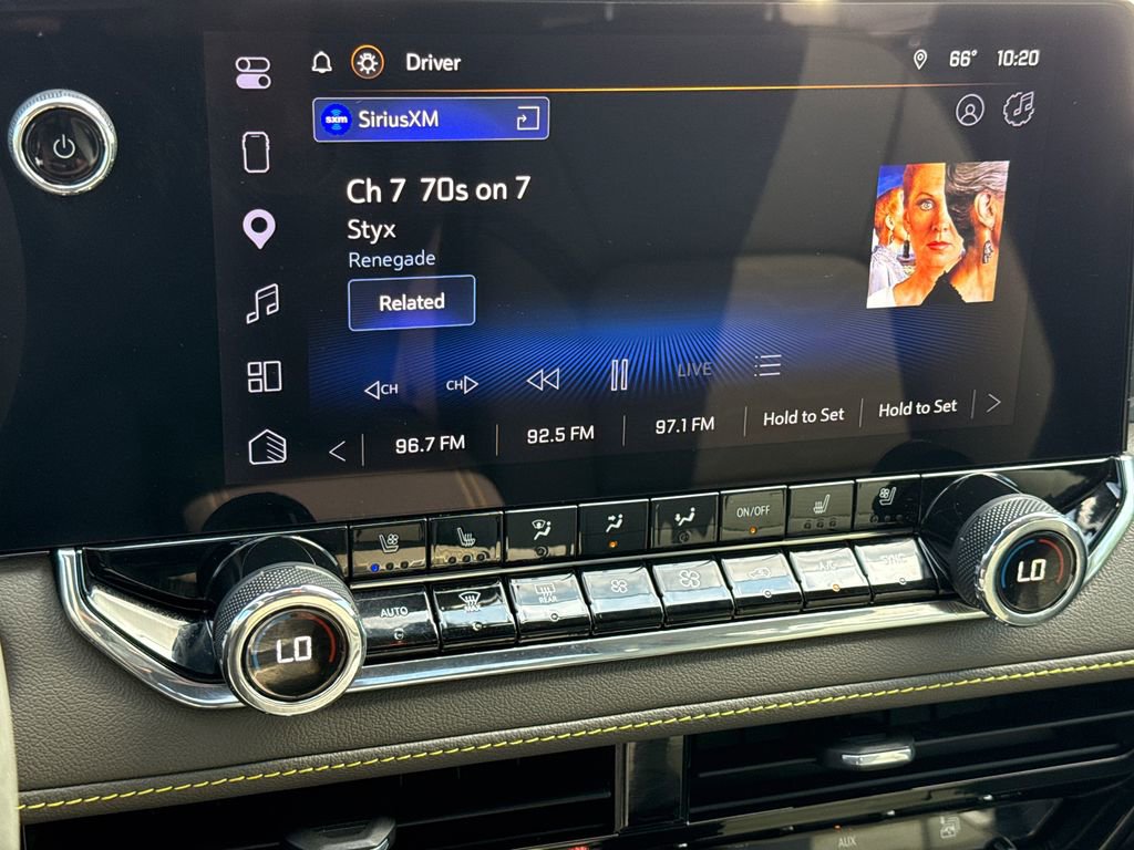 Used 2025 Chevrolet Colorado ZR2 w/ Technology Package AWD/4WD image 23