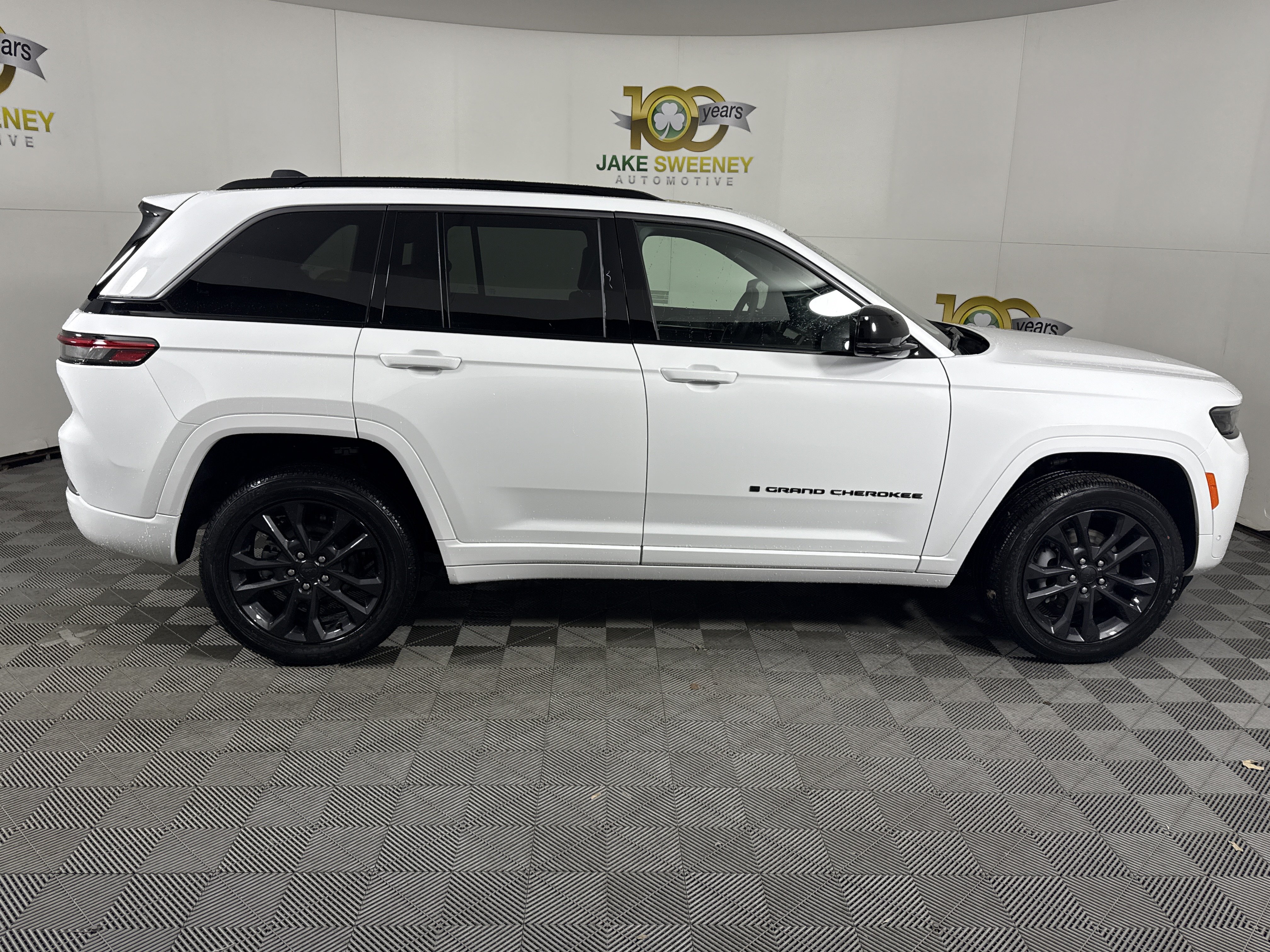 New 2026 Jeep Grand Cherokee Limited AWD/4WD image 11