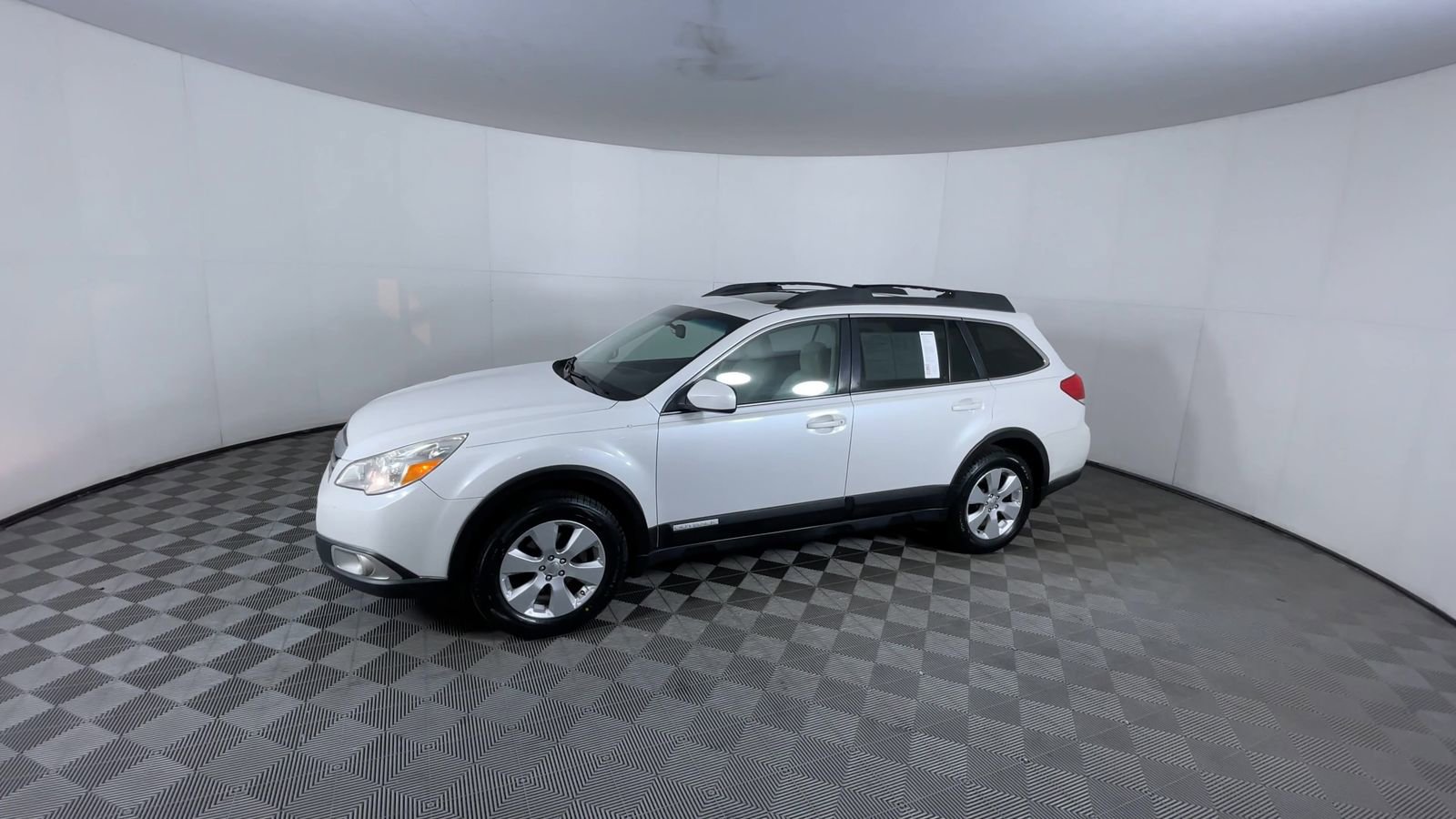 Used 2011 Subaru Outback 2.5i Limited AWD/4WD image 4