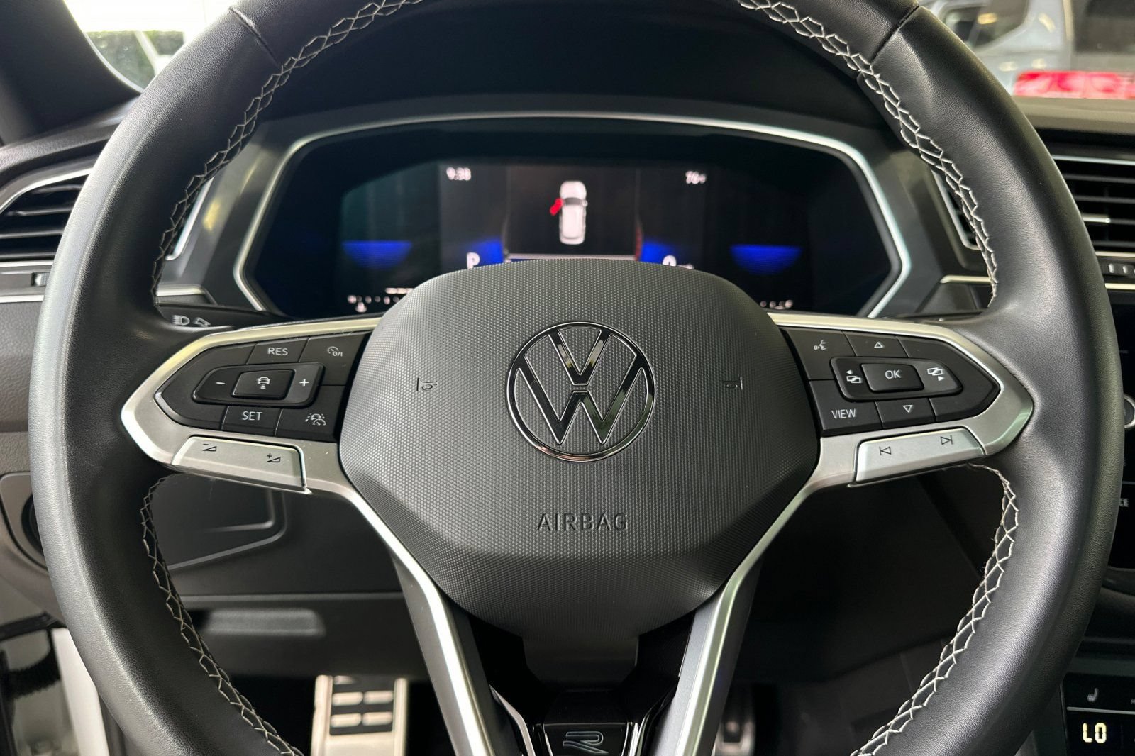 Used 2023 Volkswagen Tiguan SE R-Line FWD image 24