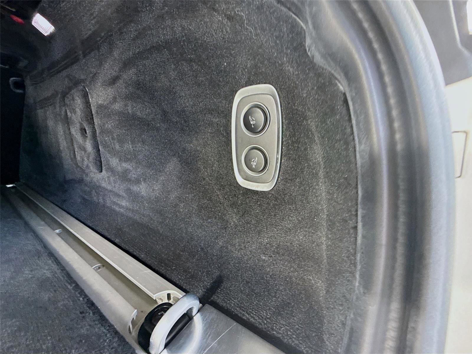 Used 2022 Aston Martin DBX image 28