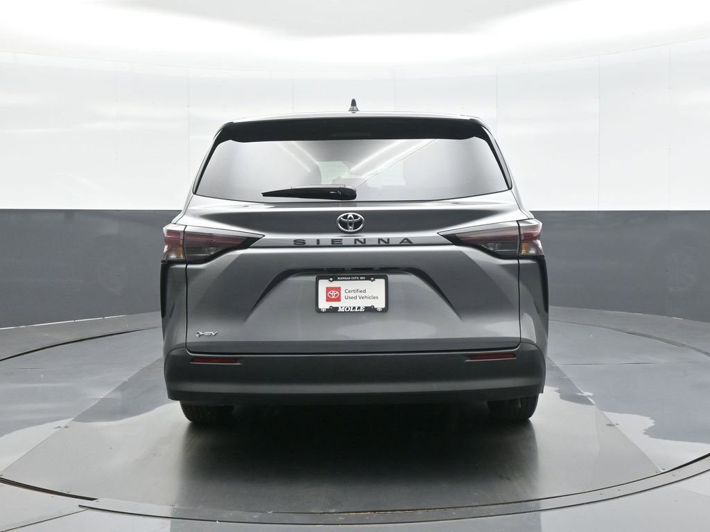 Used 2026 Toyota Sienna LE FWD image 6