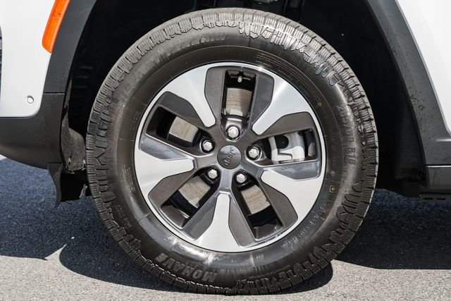 Used 2023 Jeep Grand Cherokee 4WD 4xe w/ Luxury Tech Group II image 19