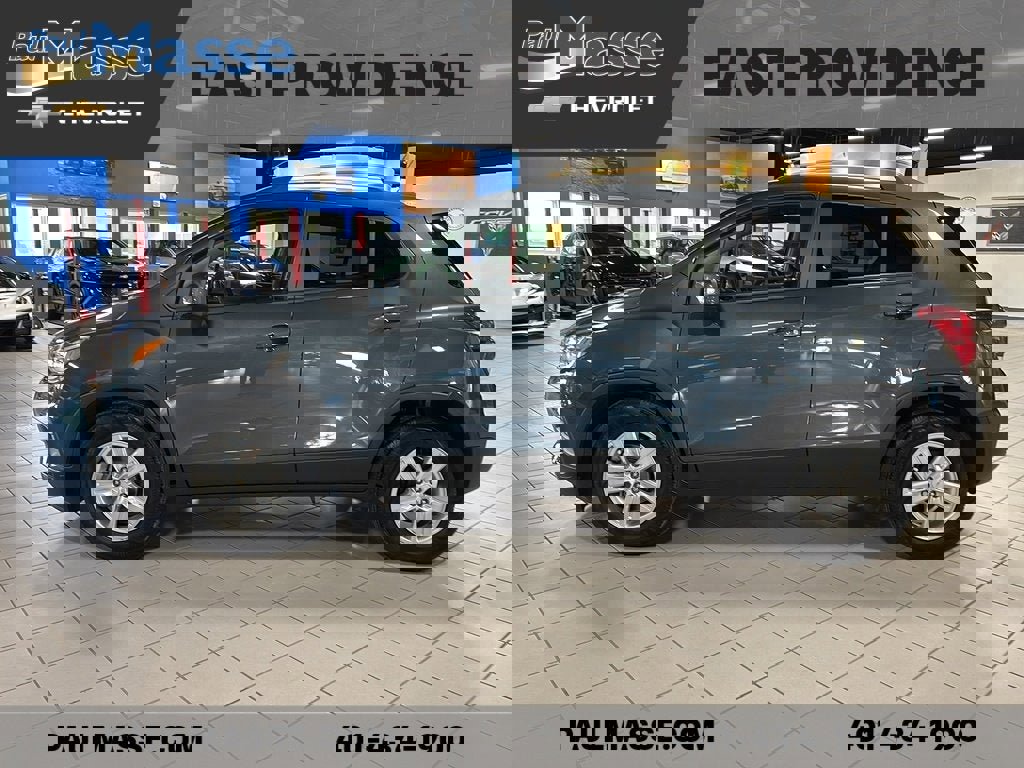 Used 2021 Chevrolet Trax LT w/ Driver Confidence Package image 4
