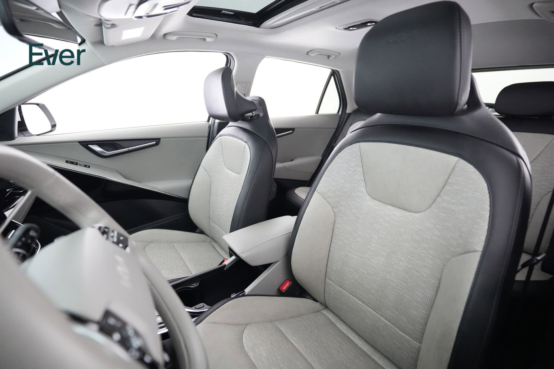 Used 2023 Kia Niro Wave w/ Wave Preserve Package FWD image 4