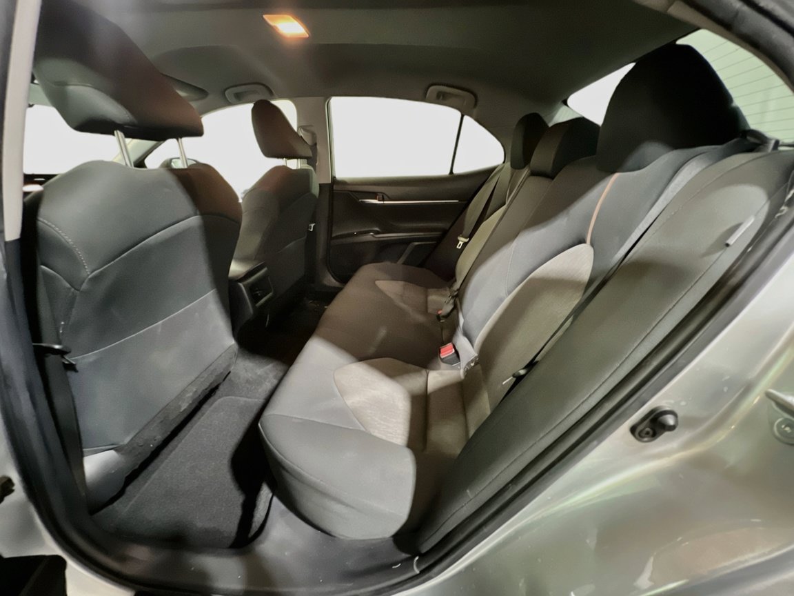 Used 2018 Toyota Camry LE FWD image 16