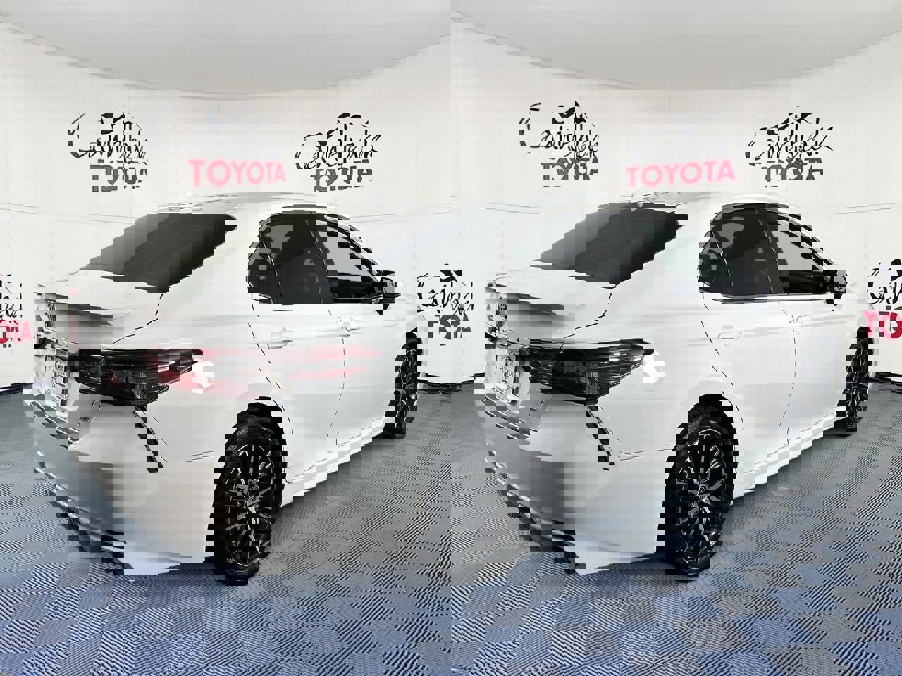 Used 2023 Toyota Camry SE image 8