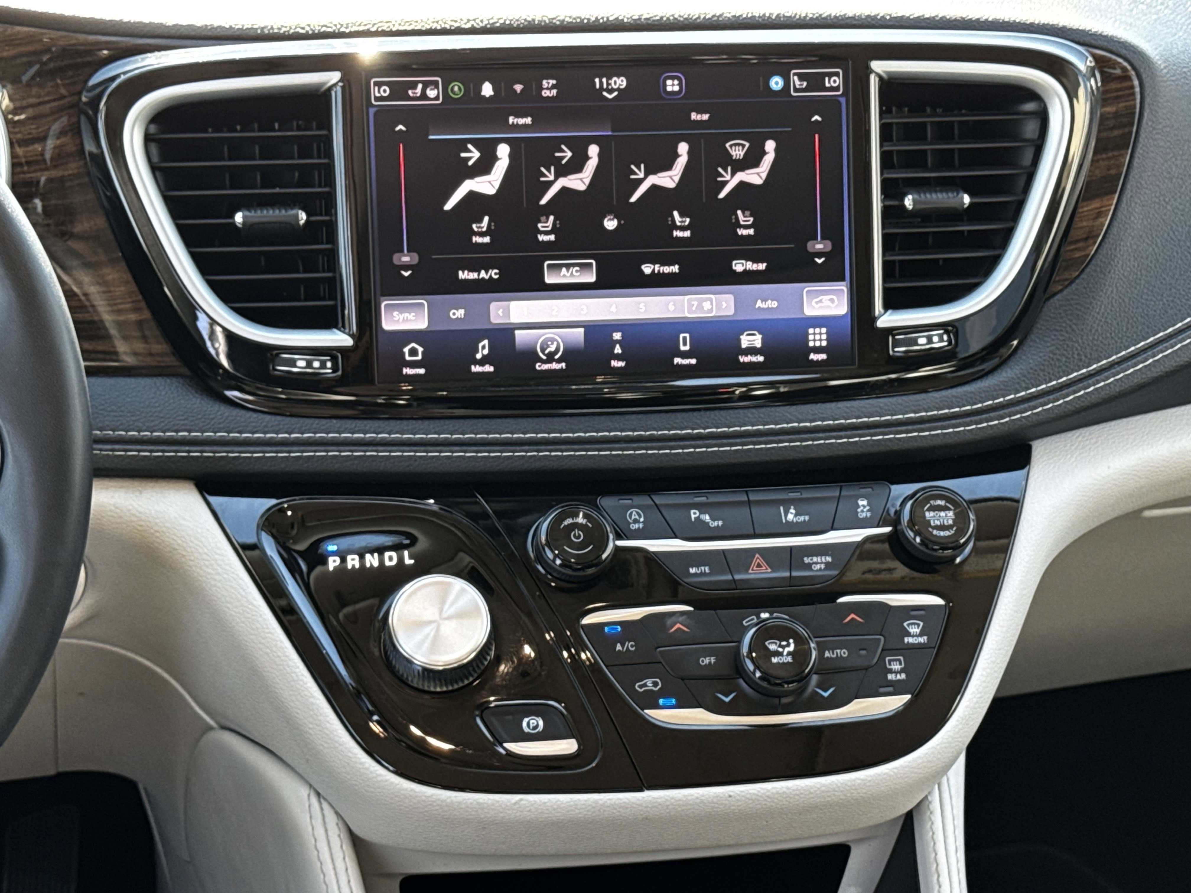 Used 2023 Chrysler Pacifica Limited image 17