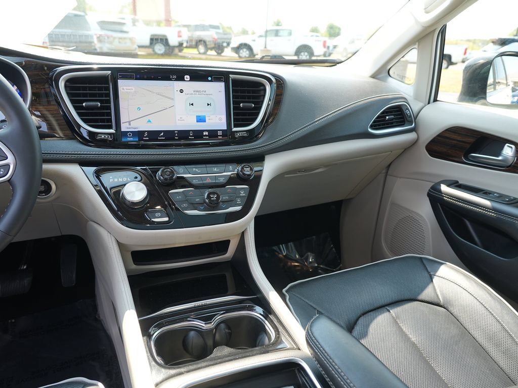 Used 2023 Chrysler Pacifica Limited FWD image 20