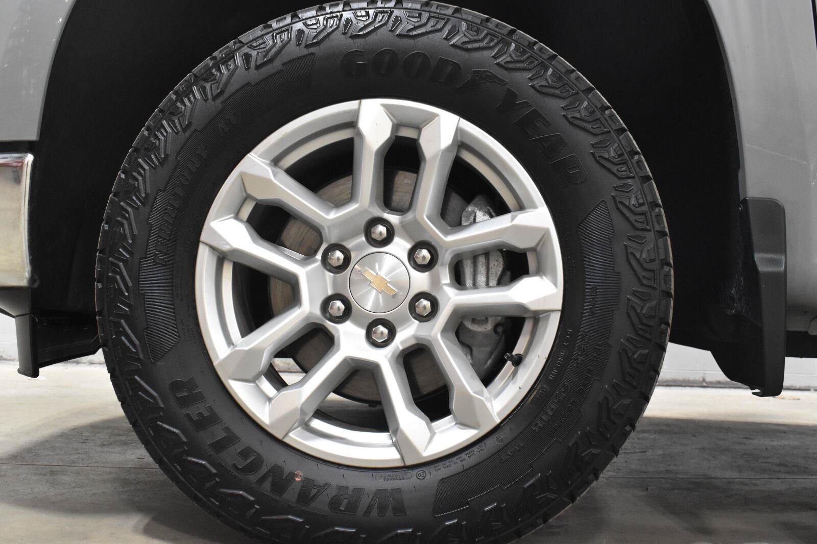 Used 2024 Chevrolet Silverado 1500 LT AWD/4WD image 29