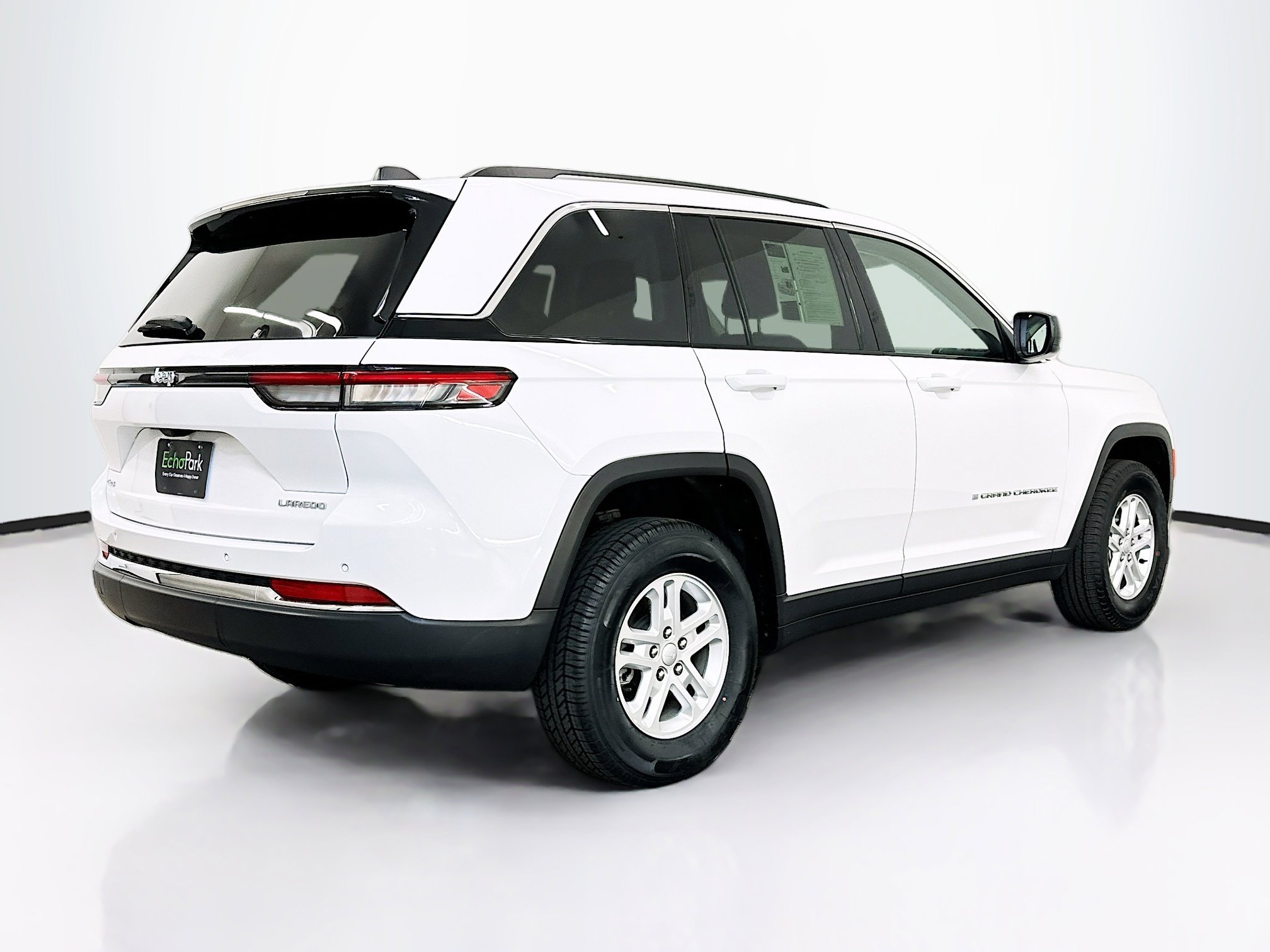 Used 2023 Jeep Grand Cherokee Laredo AWD/4WD image 9