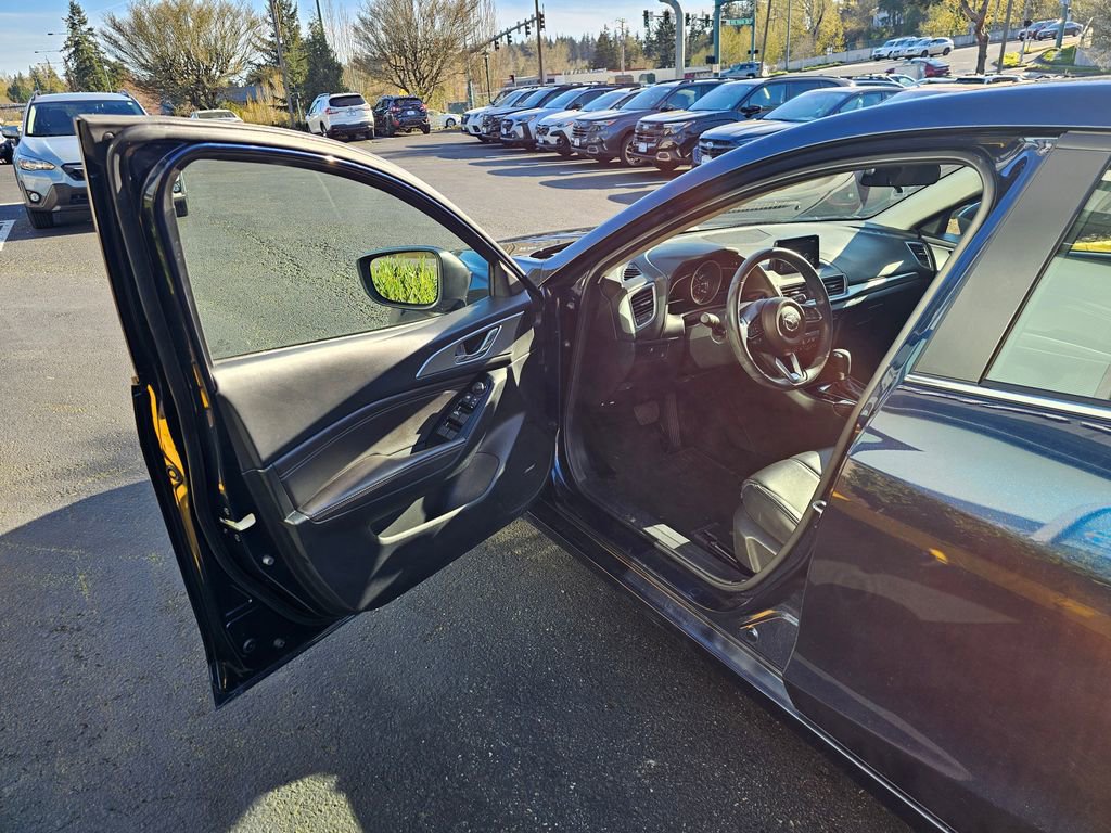 Used 2018 MAZDA MAZDA3 Touring image 18