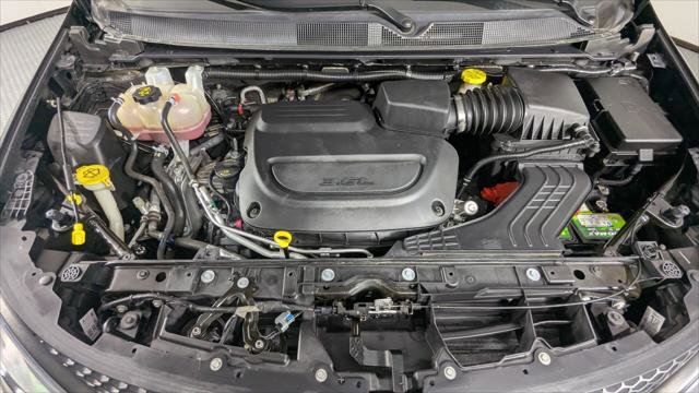 Used 2023 Chrysler Voyager LX image 31