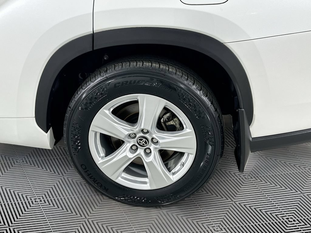 Used 2023 Toyota Highlander L AWD/4WD image 29