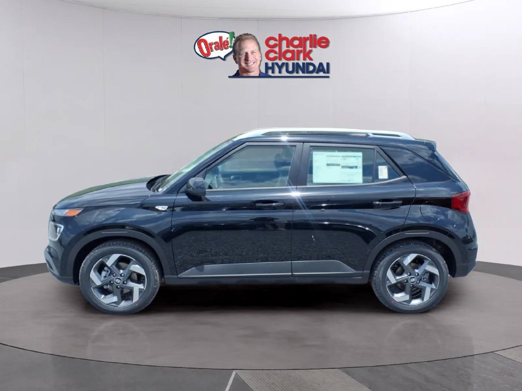 New 2026 Hyundai Venue SEL FWD image 2
