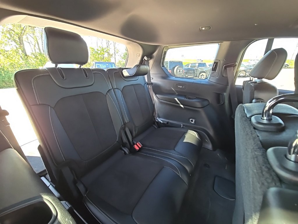 Used 2023 Jeep Grand Cherokee L Altitude AWD/4WD image 23