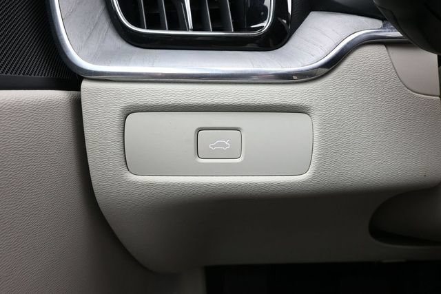 Used 2024 Volvo XC60 B5 Plus w/ Protection Package Premier AWD/4WD image 22