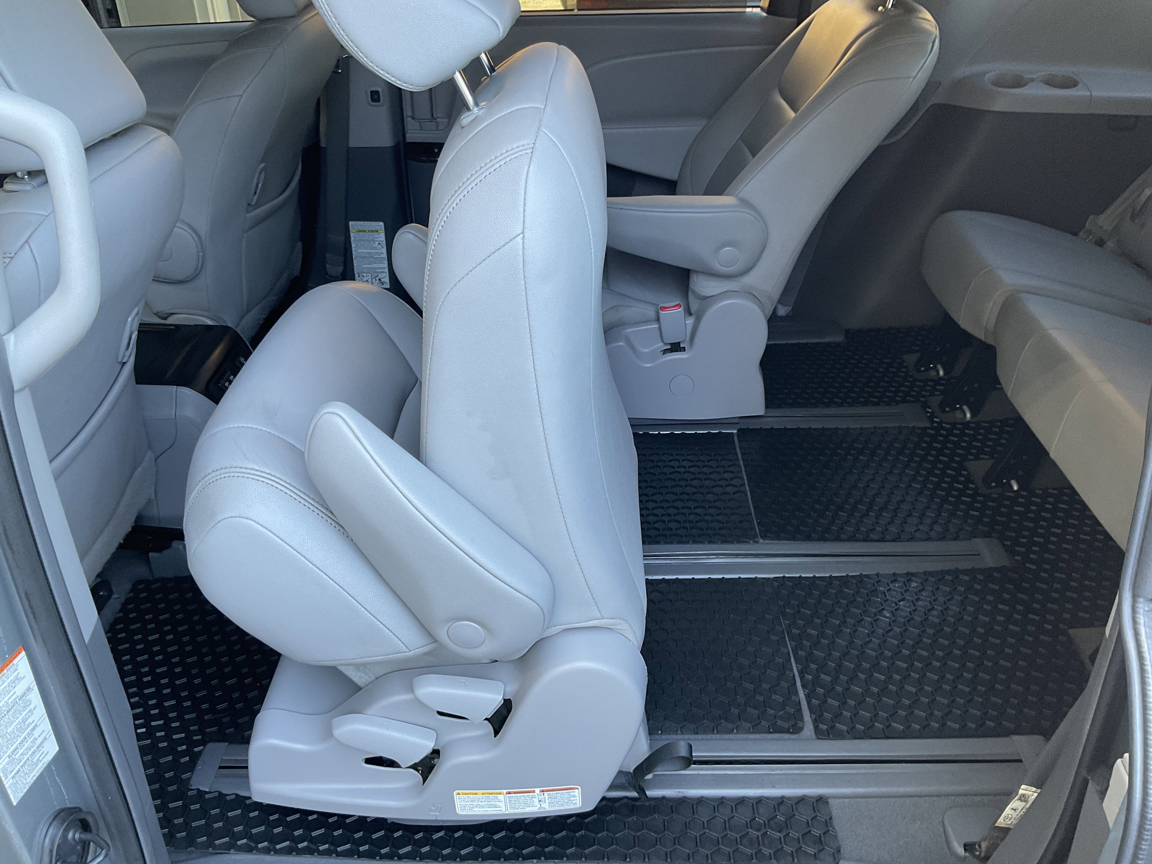 Used 2019 Toyota Sienna XLE w/ XLE Navigation Package AWD/4WD image 41
