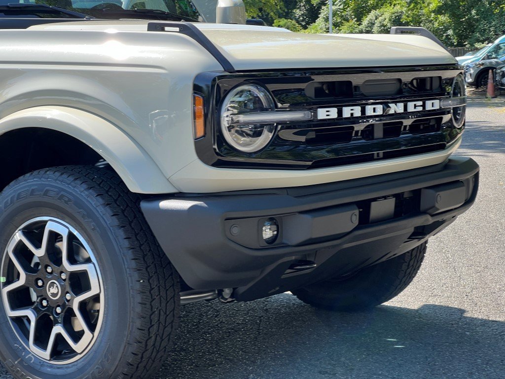 New 2025 Ford Bronco Outer Banks image 2