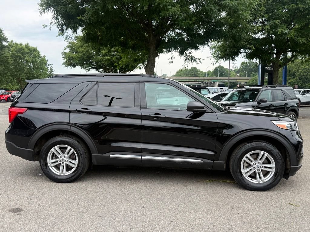 Used 2023 Ford Explorer XLT w/ Class IV Trailer Tow Package AWD/4WD image 11
