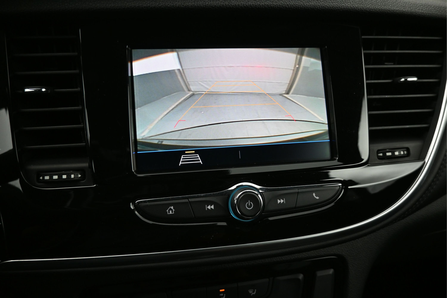 Used 2022 Buick Encore Preferred w/ Safety Package AWD/4WD image 8