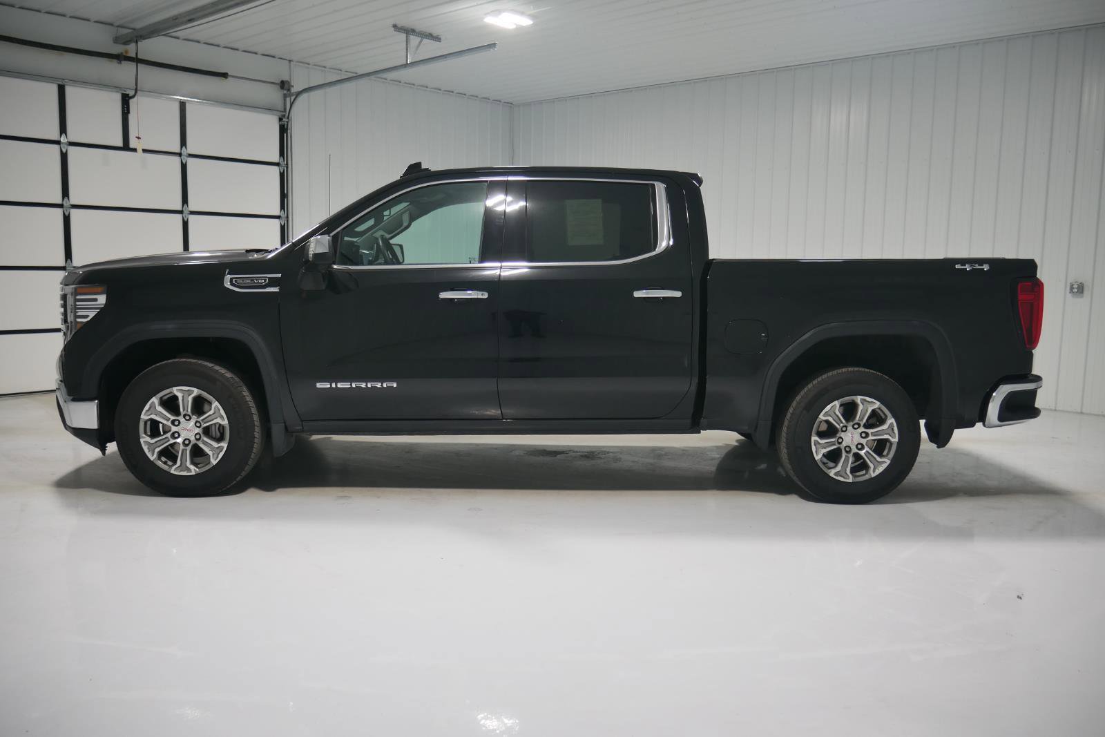 Used 2024 GMC Sierra 1500 SLT image 8