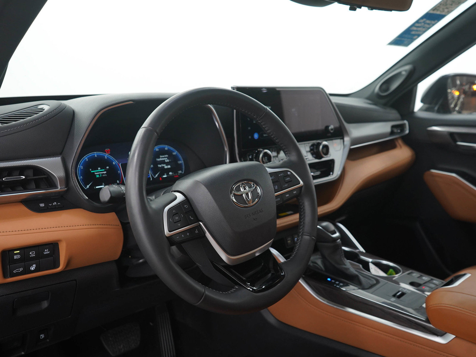 Used 2025 Toyota Highlander Platinum AWD/4WD image 28
