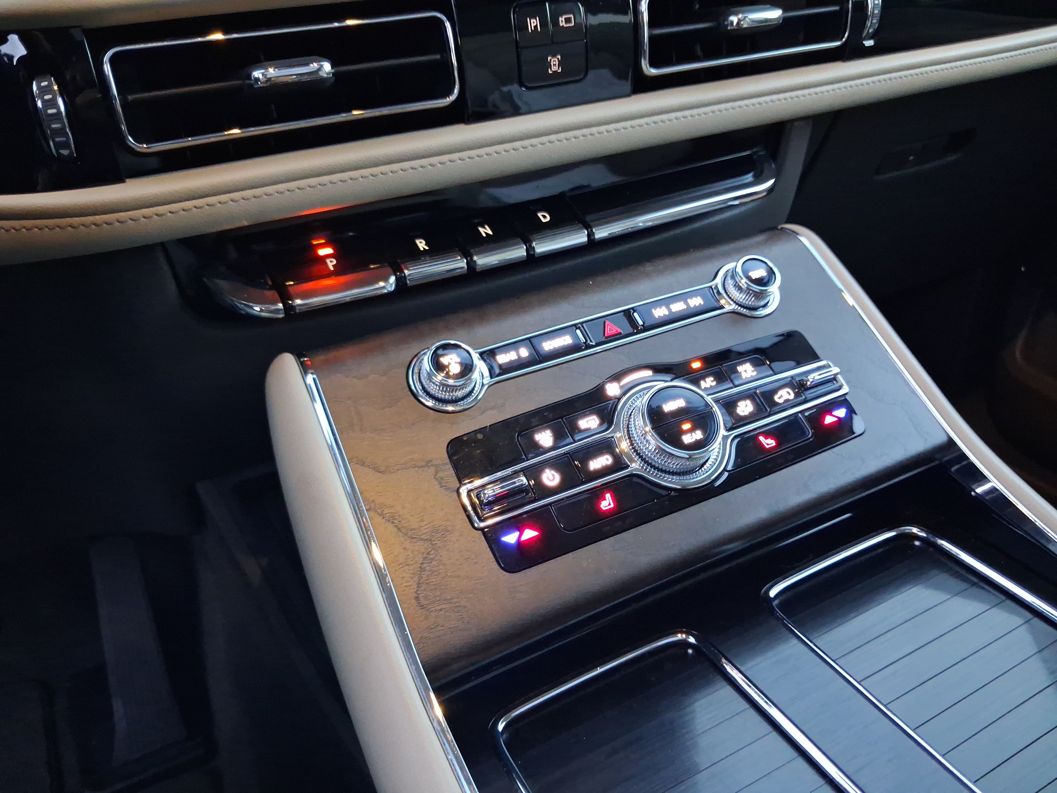 Certified 2024 Lincoln Aviator Reserve RWD image 20
