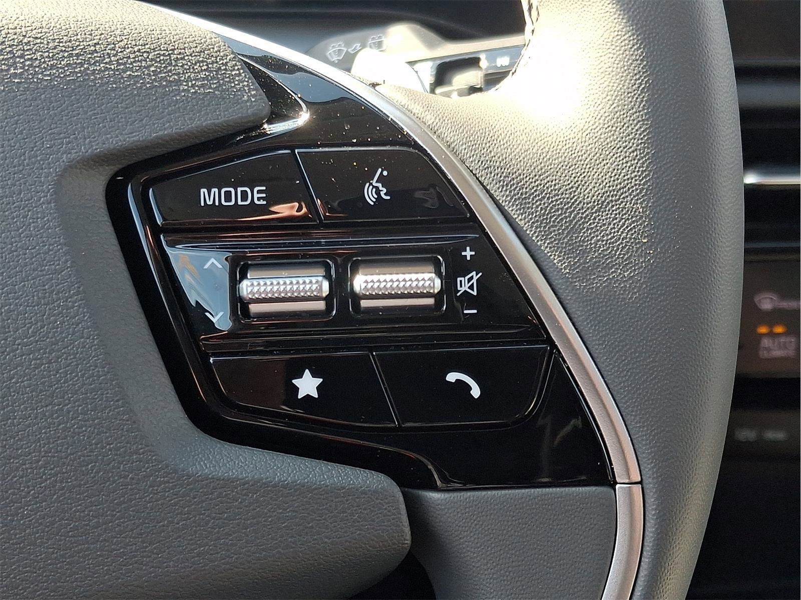 Used 2025 Kia Niro EX FWD image 21