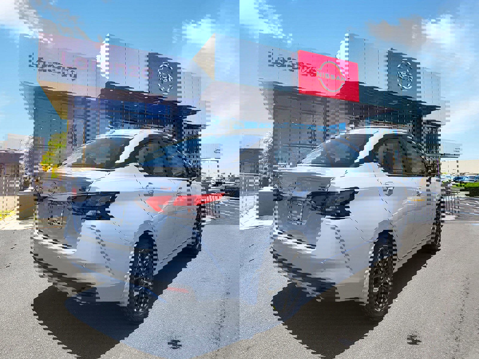 New 2025 Nissan Versa SR w/ Trunk Package image 4