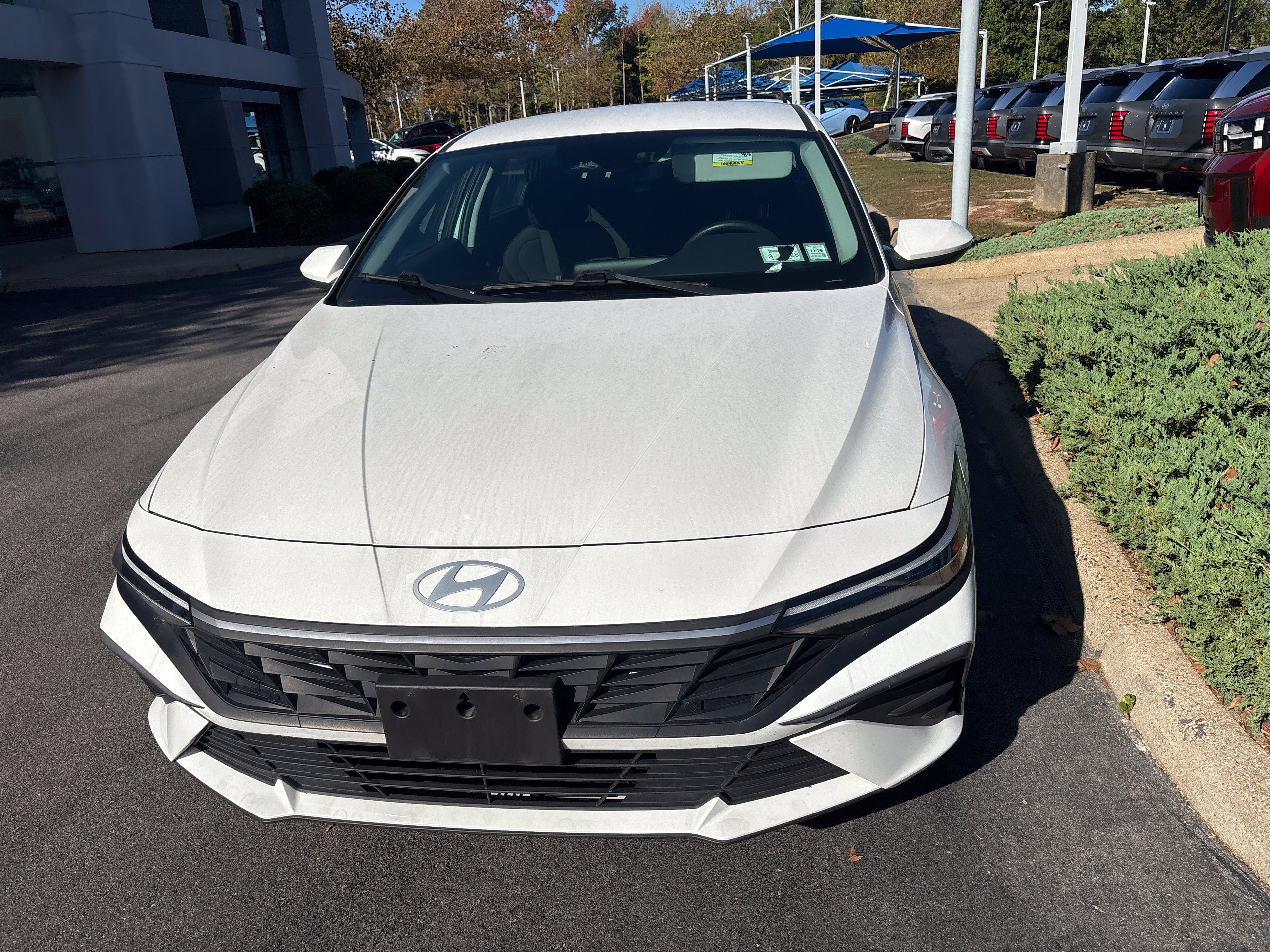 Used 2024 Hyundai Elantra SE FWD image 3