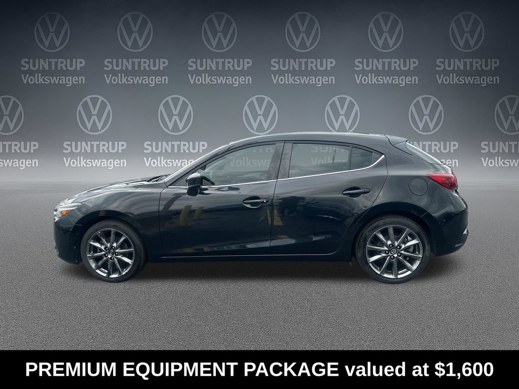 Used 2018 MAZDA MAZDA3 Grand Touring w/ Premium Equipment Package FWD image 2