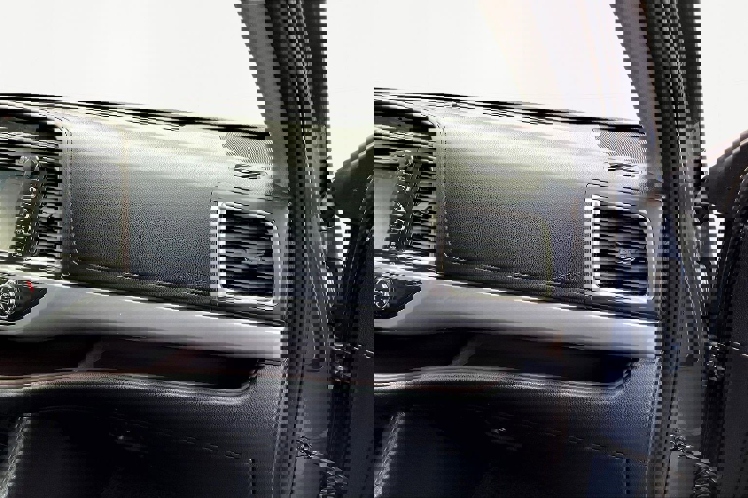 Used 2018 Toyota Highlander XLE image 27