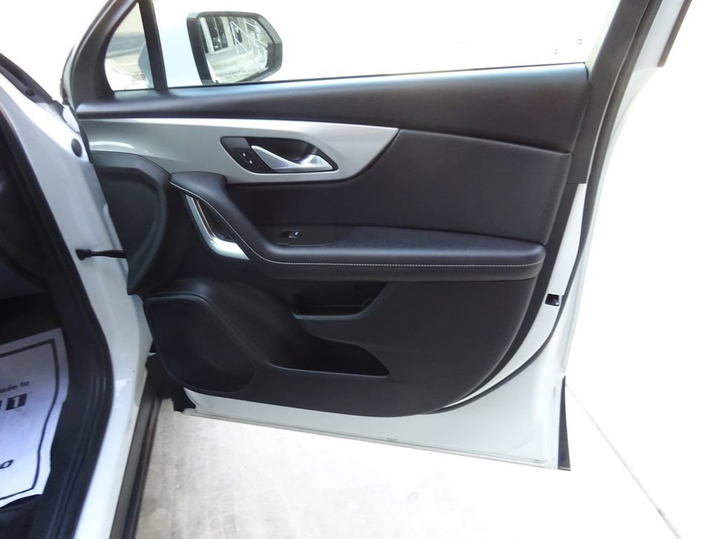 Certified 2024 Chevrolet Blazer LT w/ Convenience Package FWD image 28