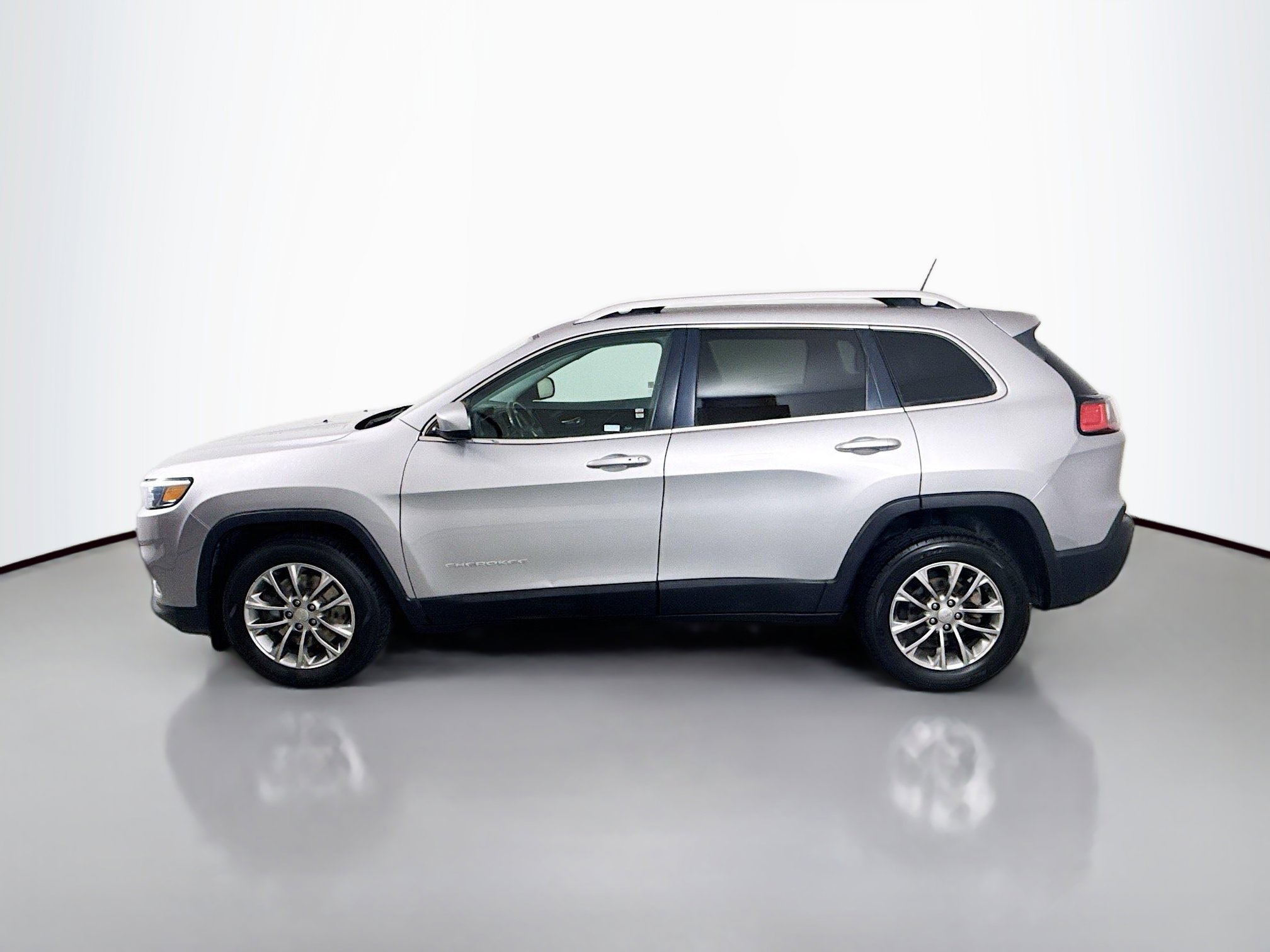 Used 2019 Jeep Cherokee Latitude Plus image 4