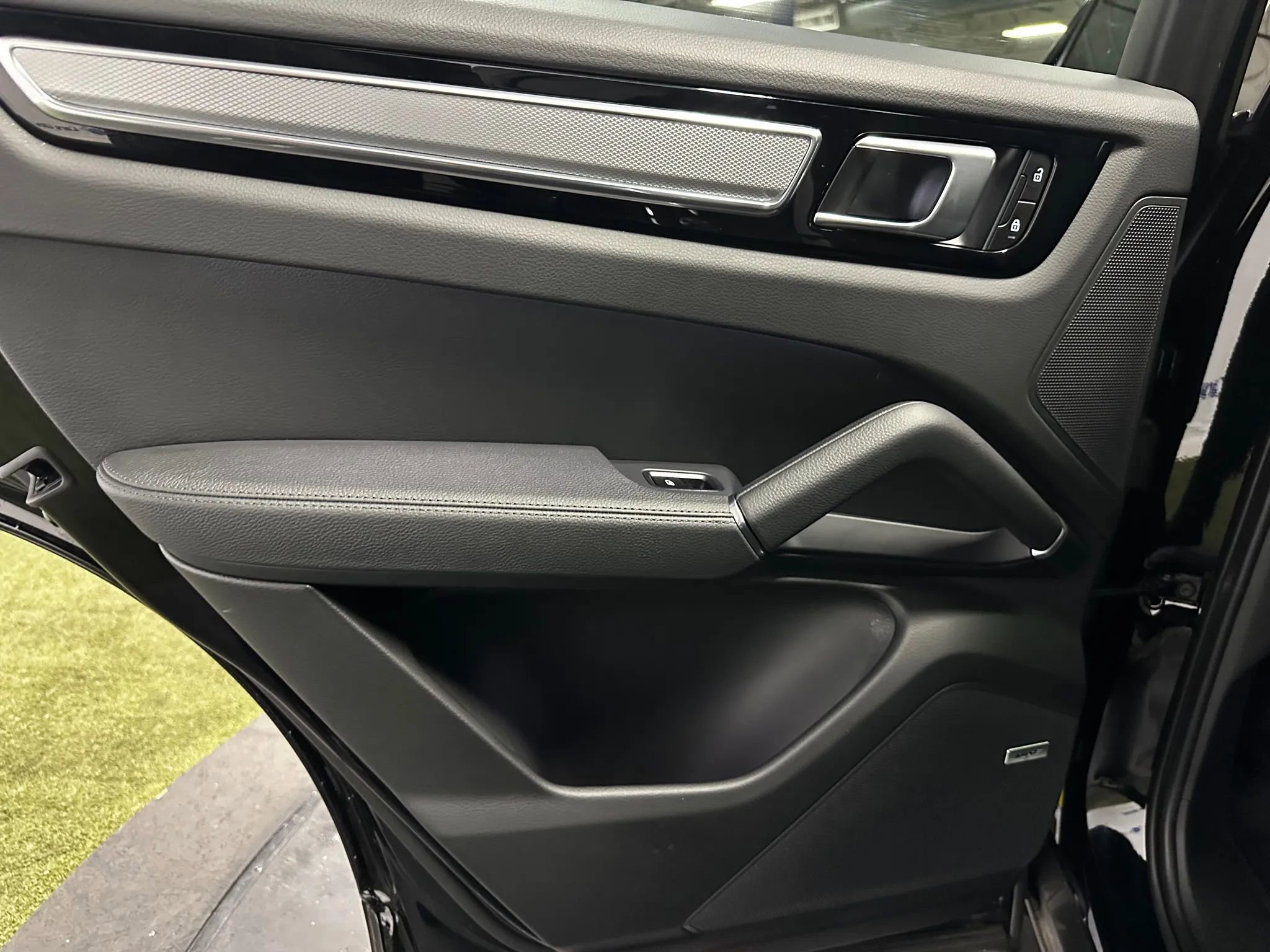 Used 2023 Porsche Cayenne image 16